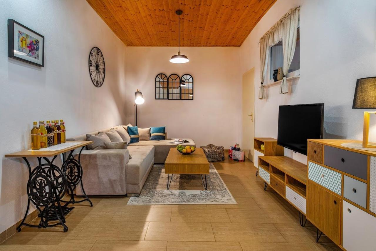 House Camellia With Fenced Pool And Playground Villa Blizna Donja Dış mekan fotoğraf