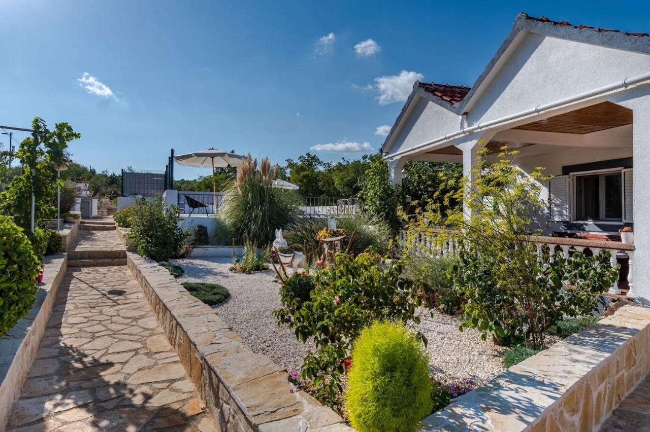 House Camellia With Fenced Pool And Playground Villa Blizna Donja Dış mekan fotoğraf