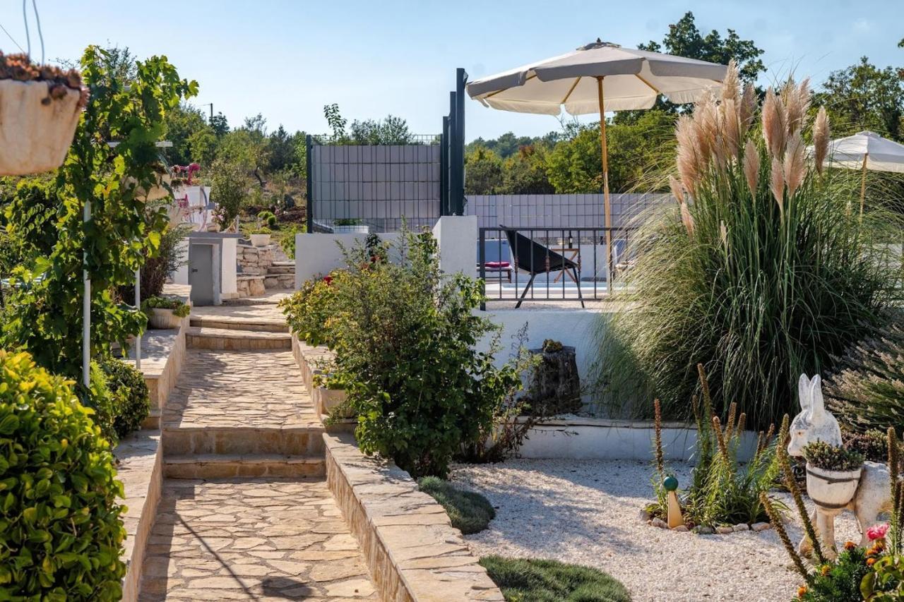 House Camellia With Fenced Pool And Playground Villa Blizna Donja Dış mekan fotoğraf
