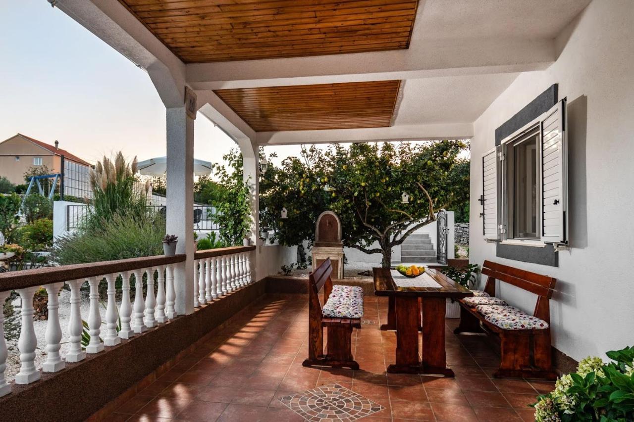House Camellia With Fenced Pool And Playground Villa Blizna Donja Dış mekan fotoğraf