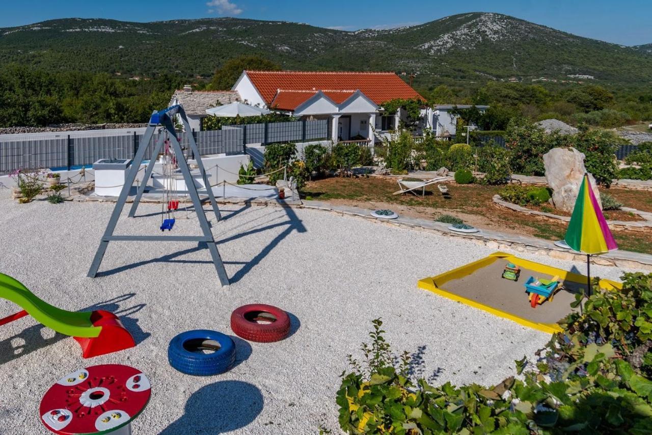 House Camellia With Fenced Pool And Playground Villa Blizna Donja Dış mekan fotoğraf